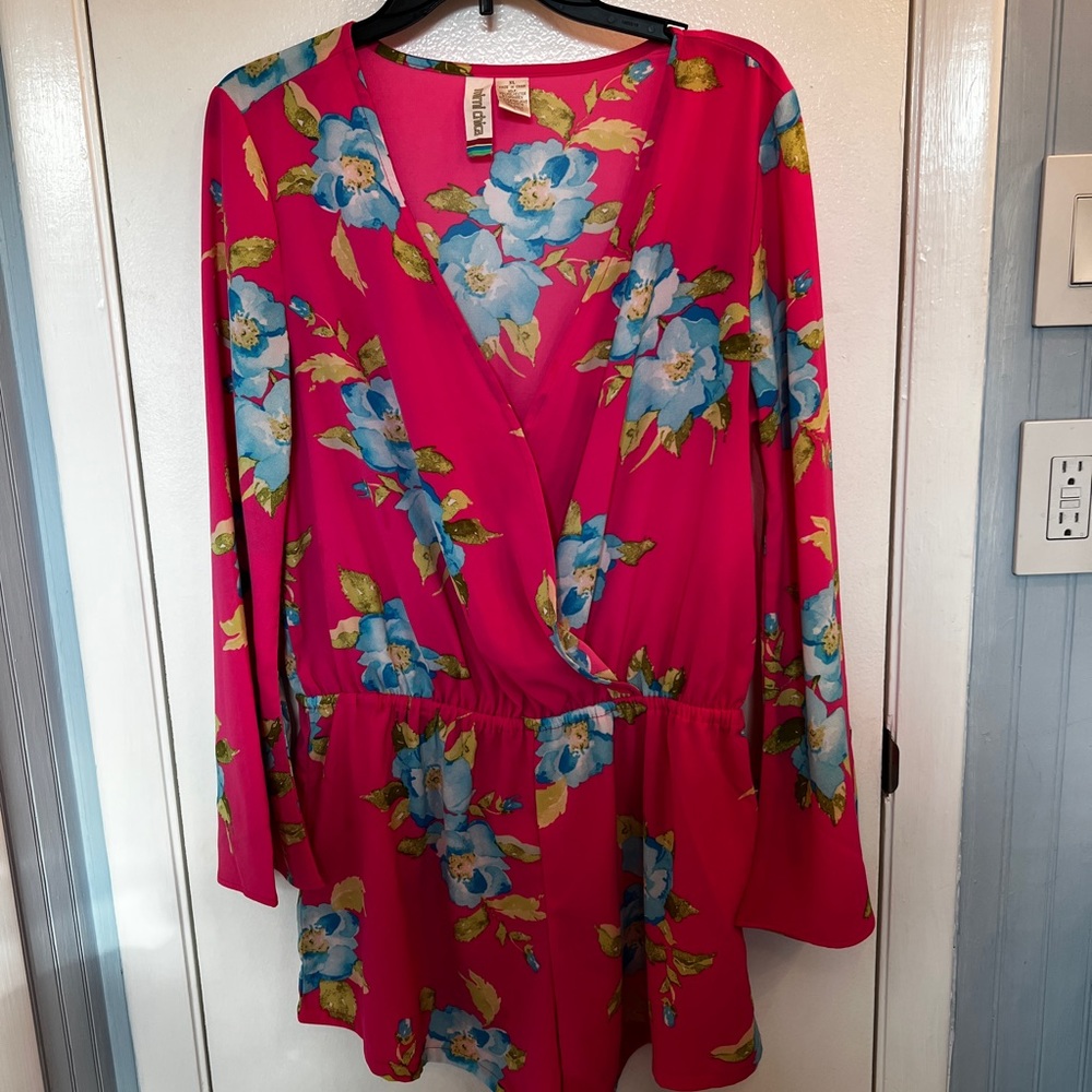 MIMI CHICA , romper, size XL, long bell sleeves